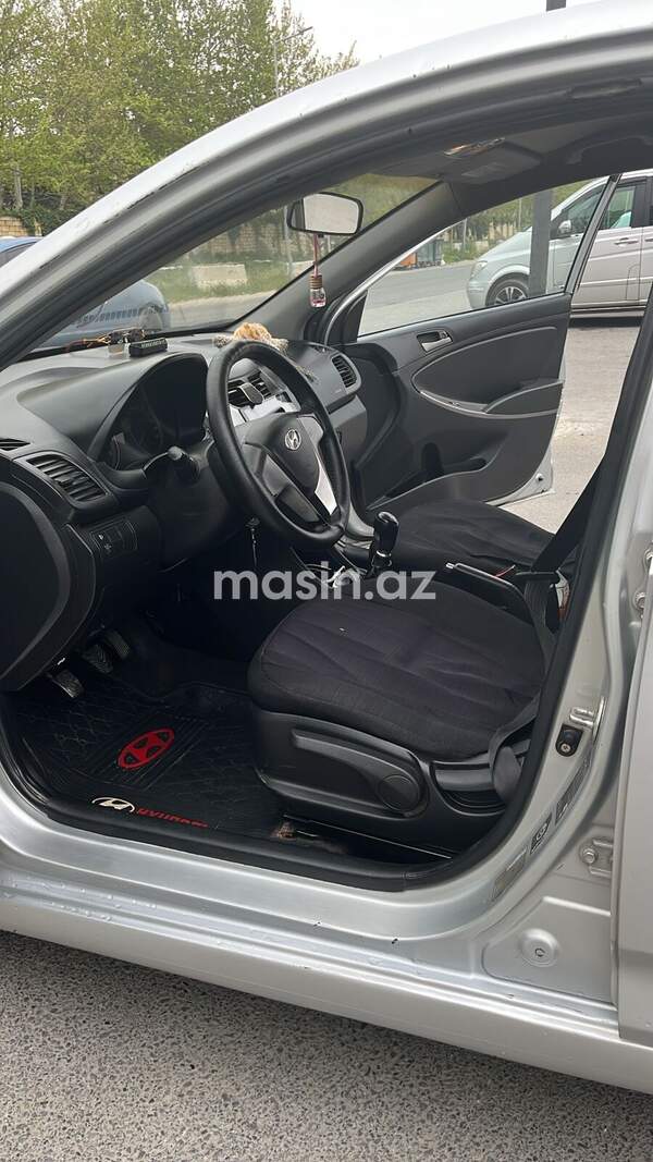 Hyundai Solaris  - Image 7