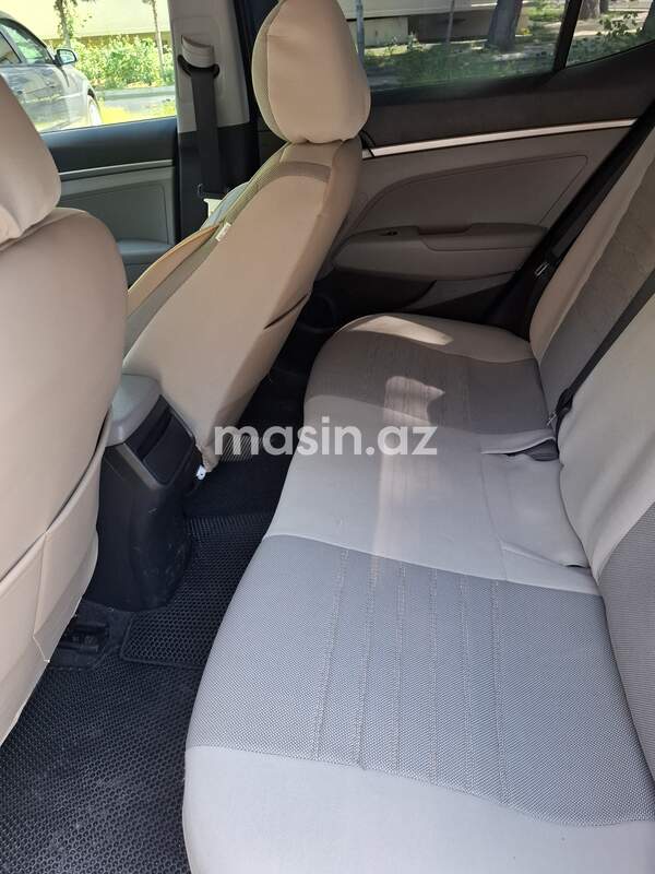 Hyundai Elantra - Image 5