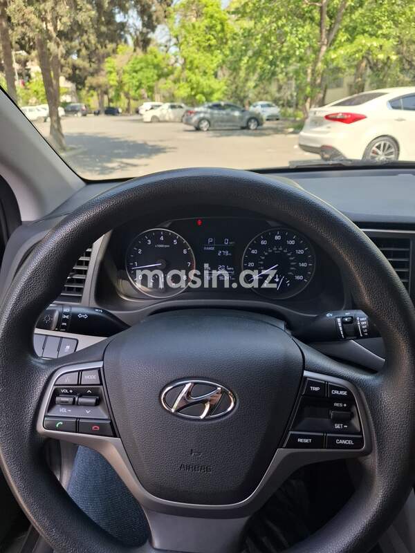 Hyundai Elantra - Image 7