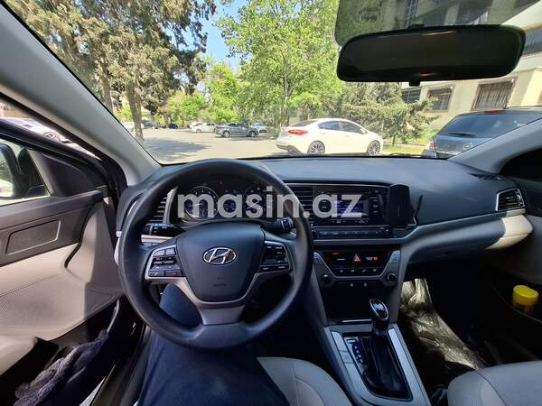 Hyundai Elantra - Image 9