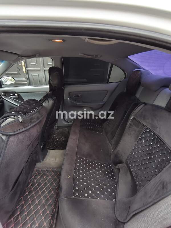 Hyundai Elantra - Image 5