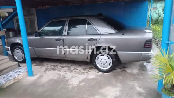 Mercedes 230 E - Image 2
