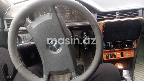 Mercedes 230 E - Image 5