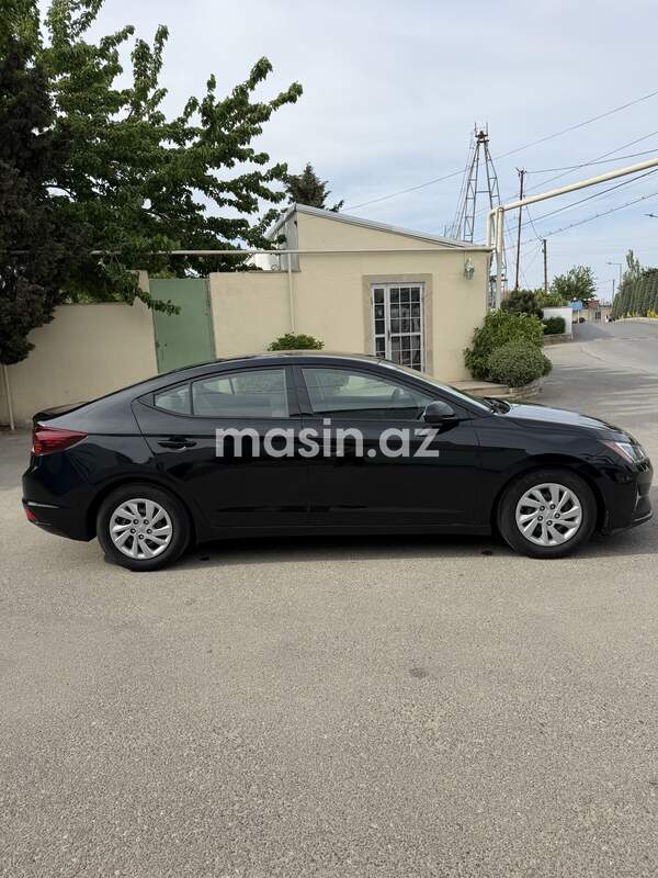 Hyundai Elantra - Image 7