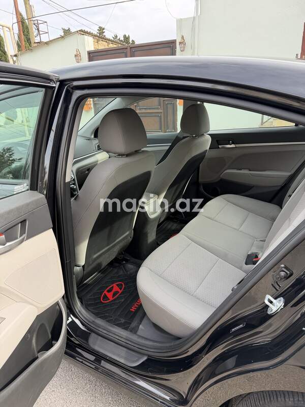 Hyundai Elantra - Image 10