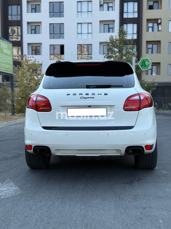 Porsche Cayenne - Image 4