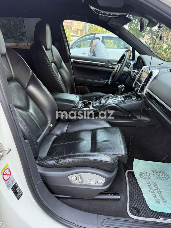 Porsche Cayenne - Image 8