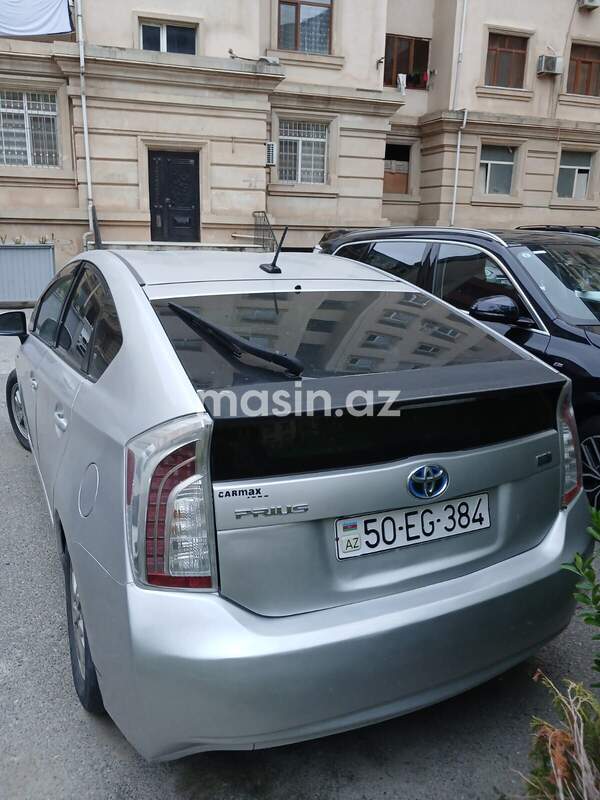 Toyota Prius - Image 4