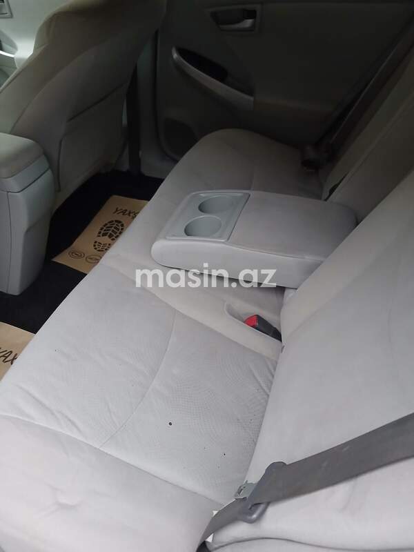 Toyota Prius - Image 6