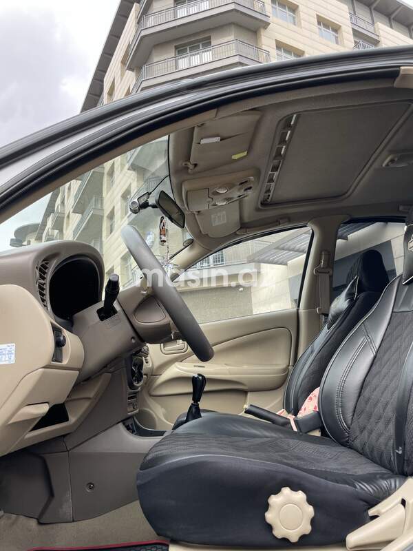 Nissan Sunny - Image 8