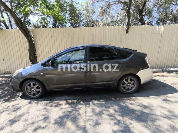 Toyota Prius - Image 3