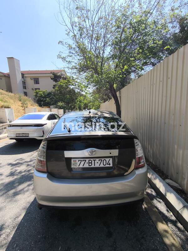 Toyota Prius - Image 5