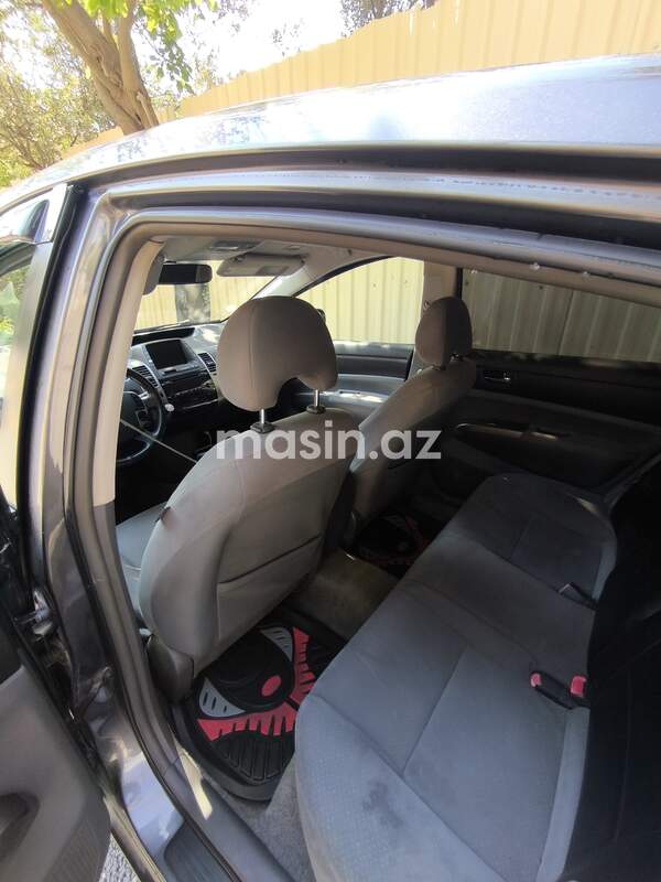 Toyota Prius - Image 6