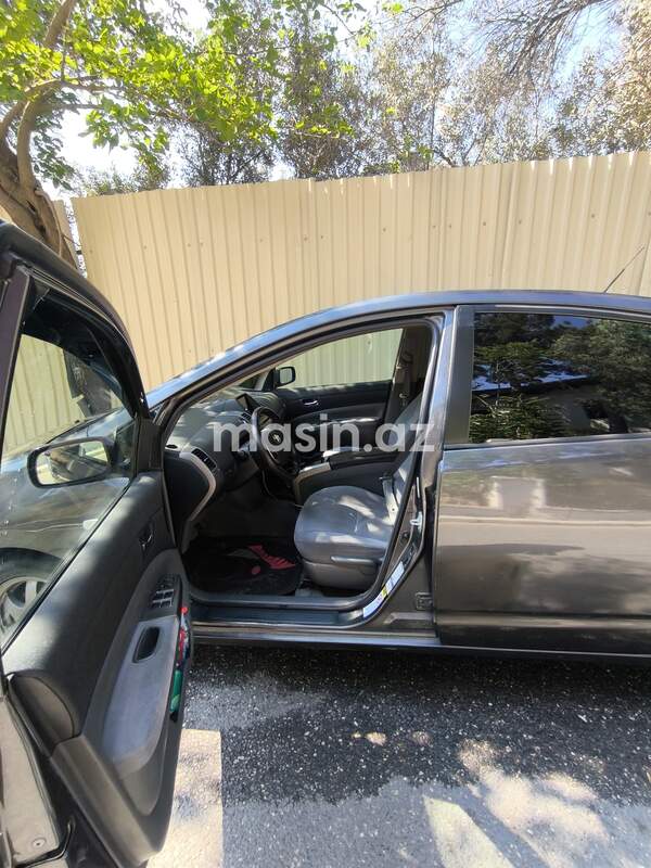 Toyota Prius - Image 7