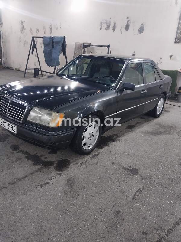 Mercedes 200 E