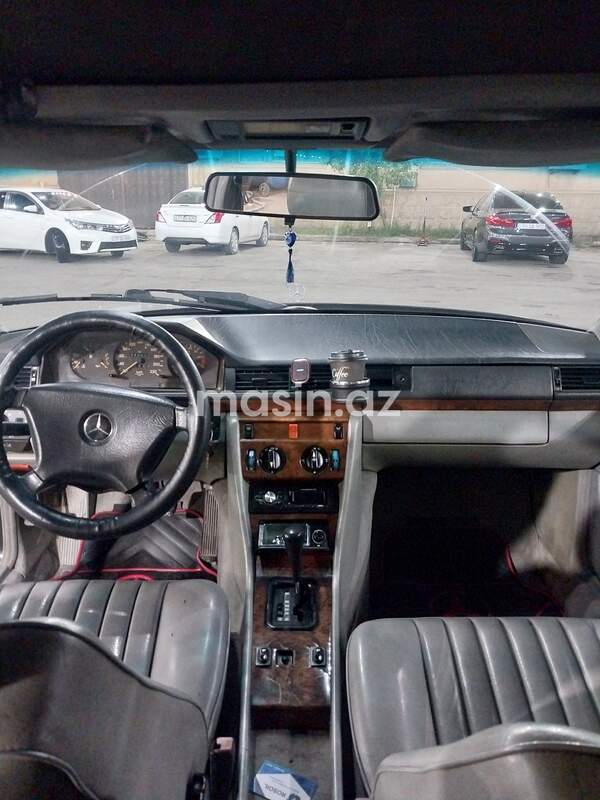 Mercedes 200 E - Image 2