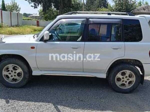 Mitsubishi Pajero io - Image 2