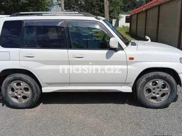 Mitsubishi Pajero io - Image 6