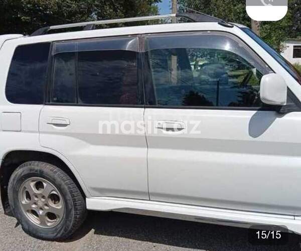 Mitsubishi Pajero io - Image 7