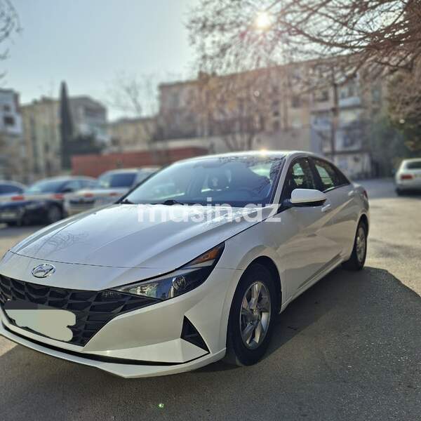 Hyundai Elantra - Image 2