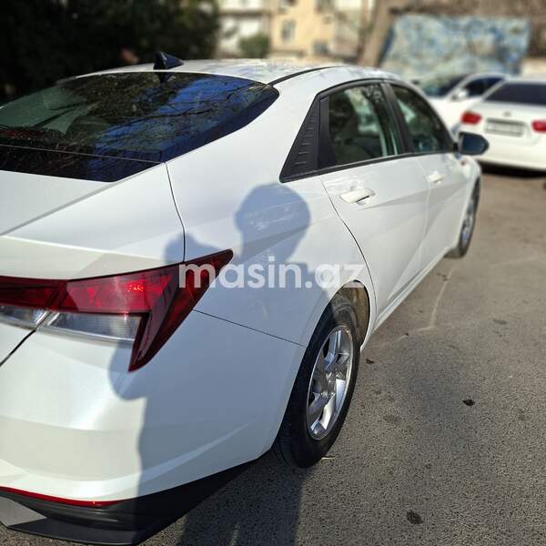 Hyundai Elantra - Image 5