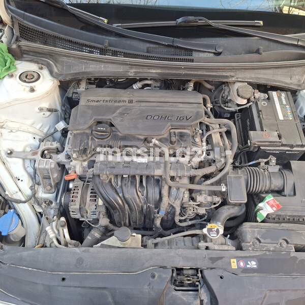 Hyundai Elantra - Image 7