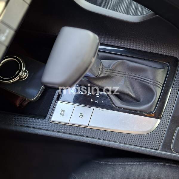Hyundai Elantra - Image 9