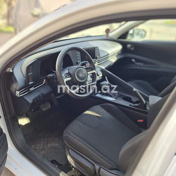 Hyundai Elantra - Image 10