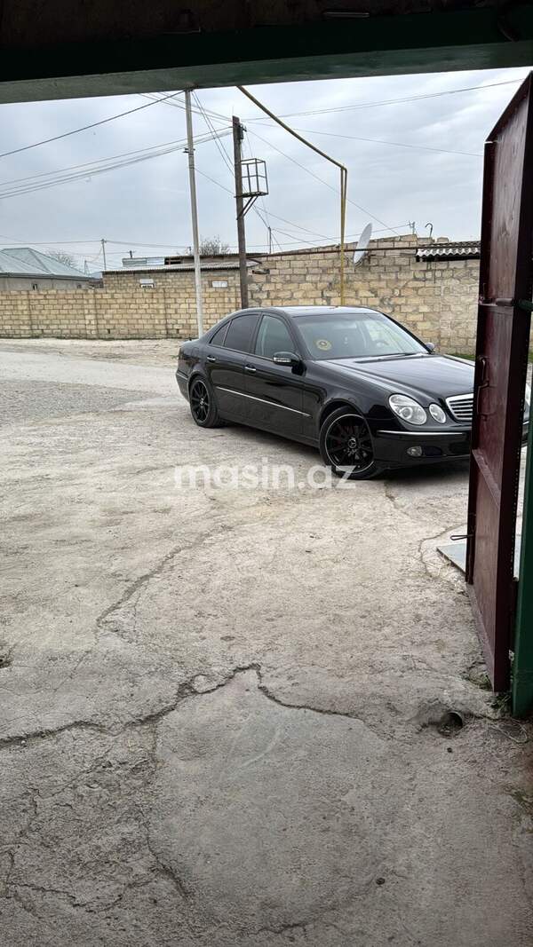 Mercedes E 270 - Image 4