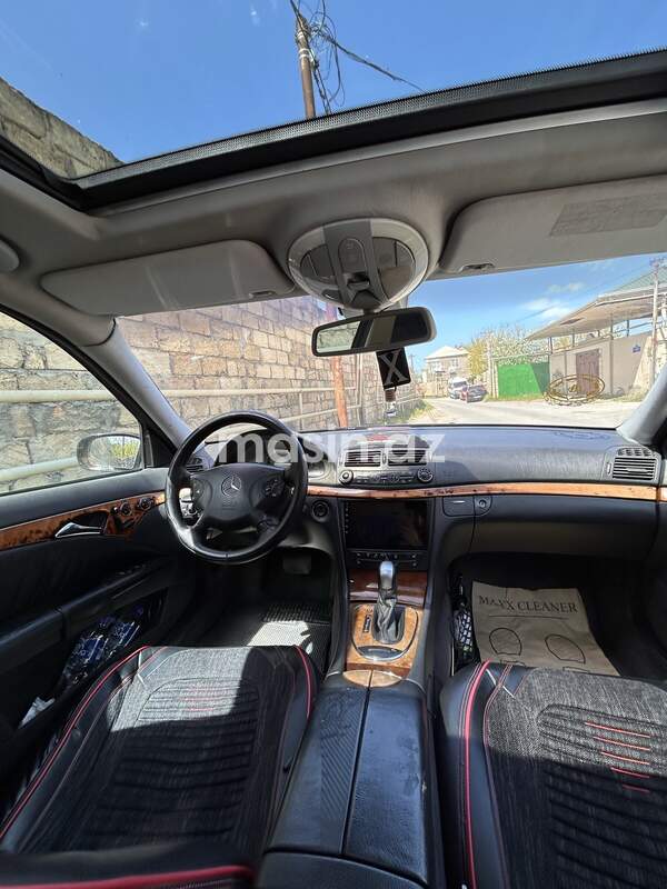 Mercedes E 270 - Image 6