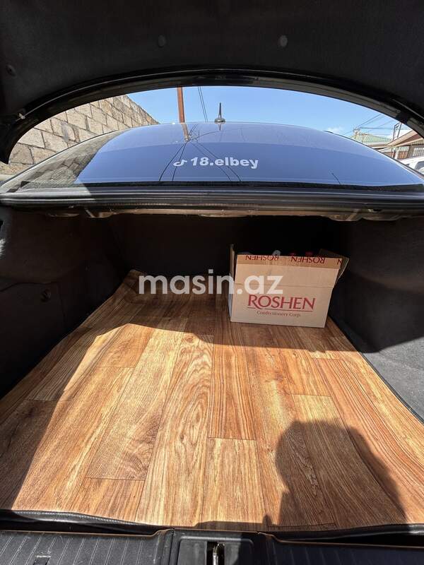 Mercedes E 270 - Image 10
