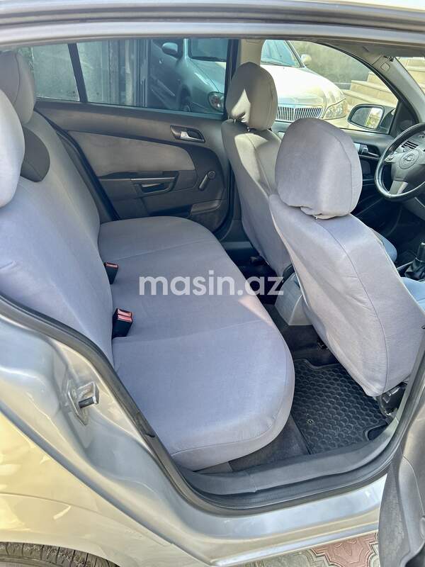Opel Astra - Image 8