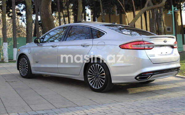 Ford Fusion - Image 2