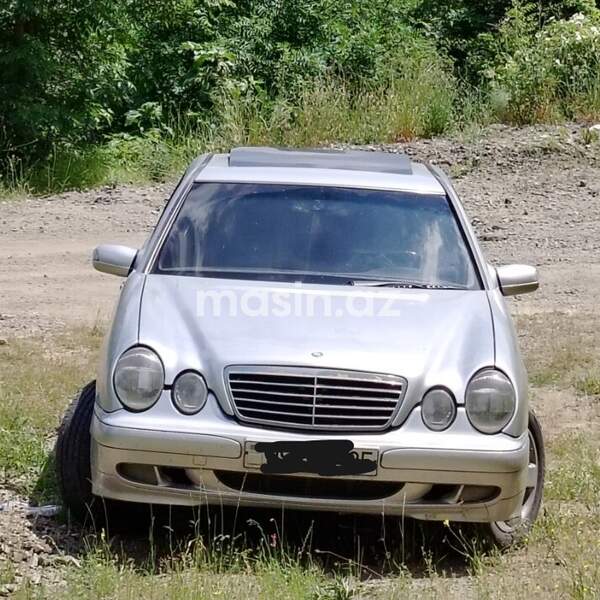 Mercedes E 220
