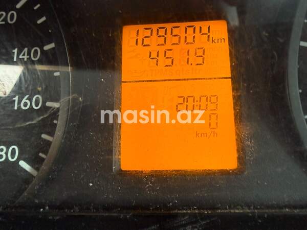 Mercedes 220 E - Image 4