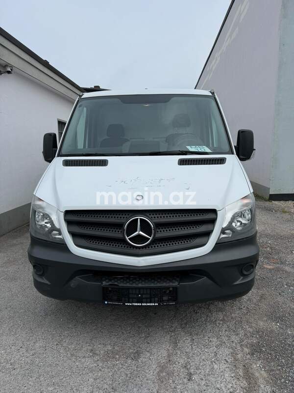 Mercedes 220 E - Image 5