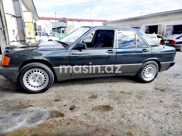 Mercedes 190 - Image 2