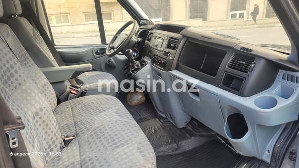 Ford Transit - Image 7