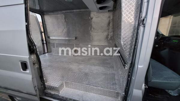 Ford Transit - Image 9