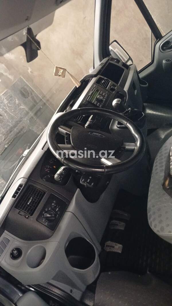 Ford Transit - Image 3