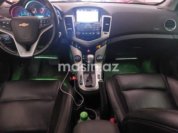 Chevrolet Cruze - Image 8