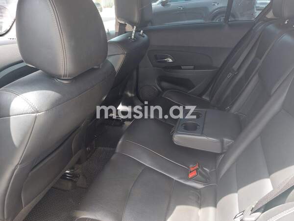 Chevrolet Cruze - Image 9