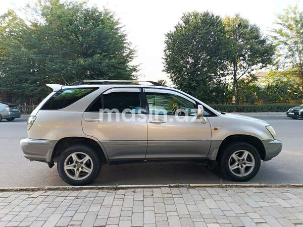 Toyota Harrier - Image 8