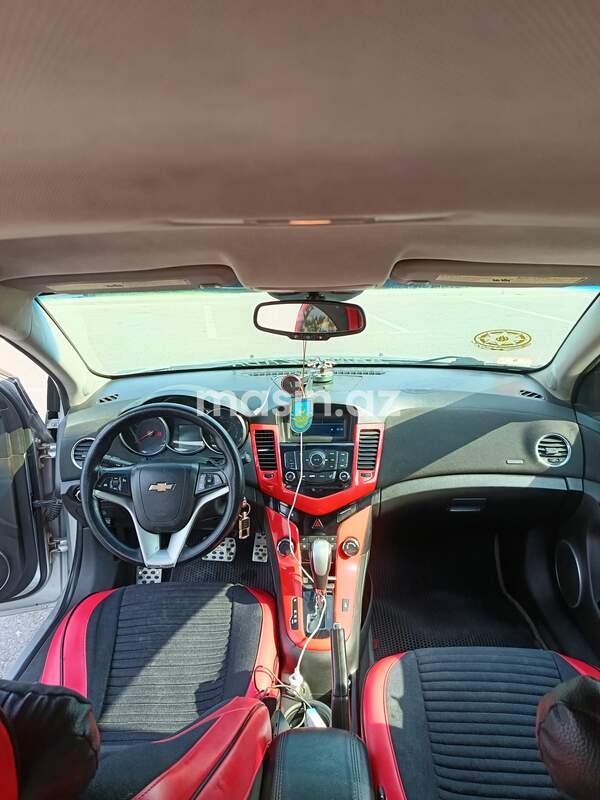 Chevrolet Cruze - Image 4