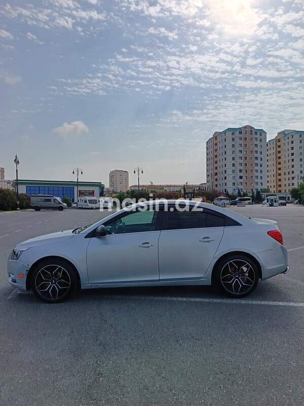 Chevrolet Cruze - Image 5
