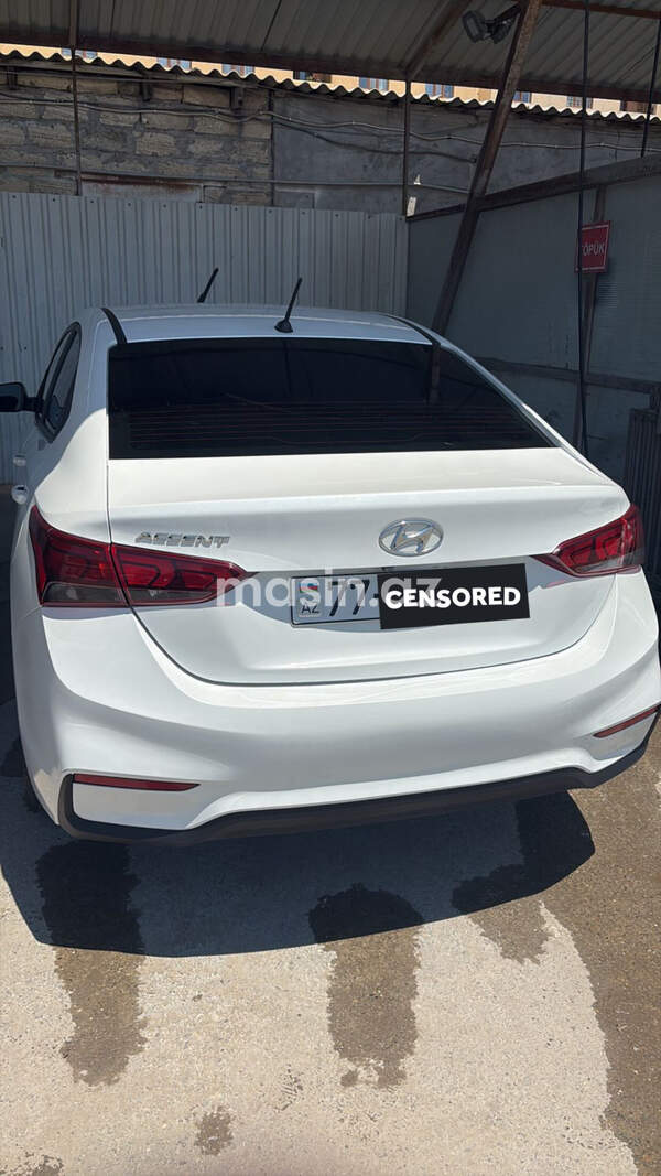 Hyundai Accent - Image 2