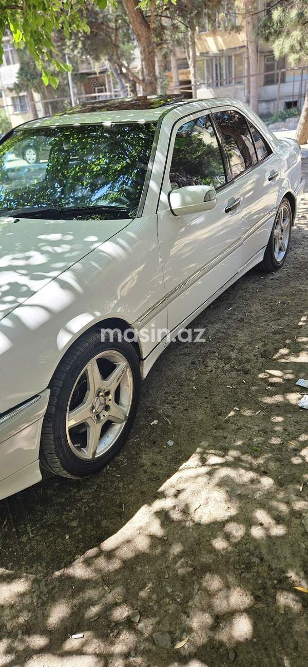Mercedes C 230 - Image 2