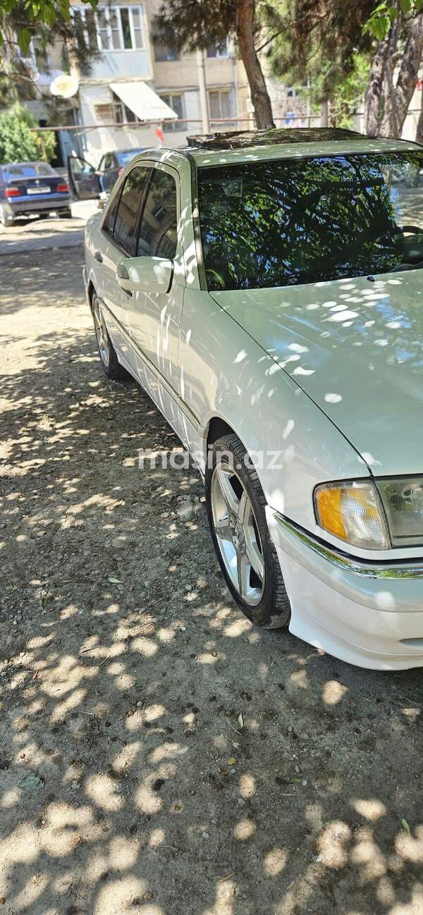 Mercedes C 230 - Image 3