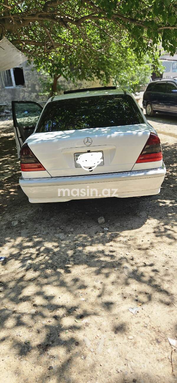 Mercedes C 230 - Image 4