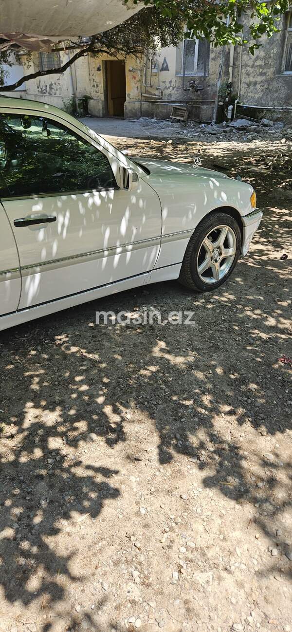 Mercedes C 230 - Image 6